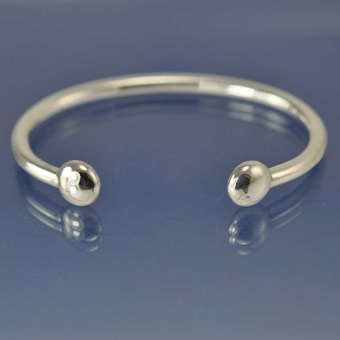 As armband of mooi assieraad zoeken? Klik hier! | JB Memorials As armband of mooi assieraad zoeken? Klik hier! | JB Memorials